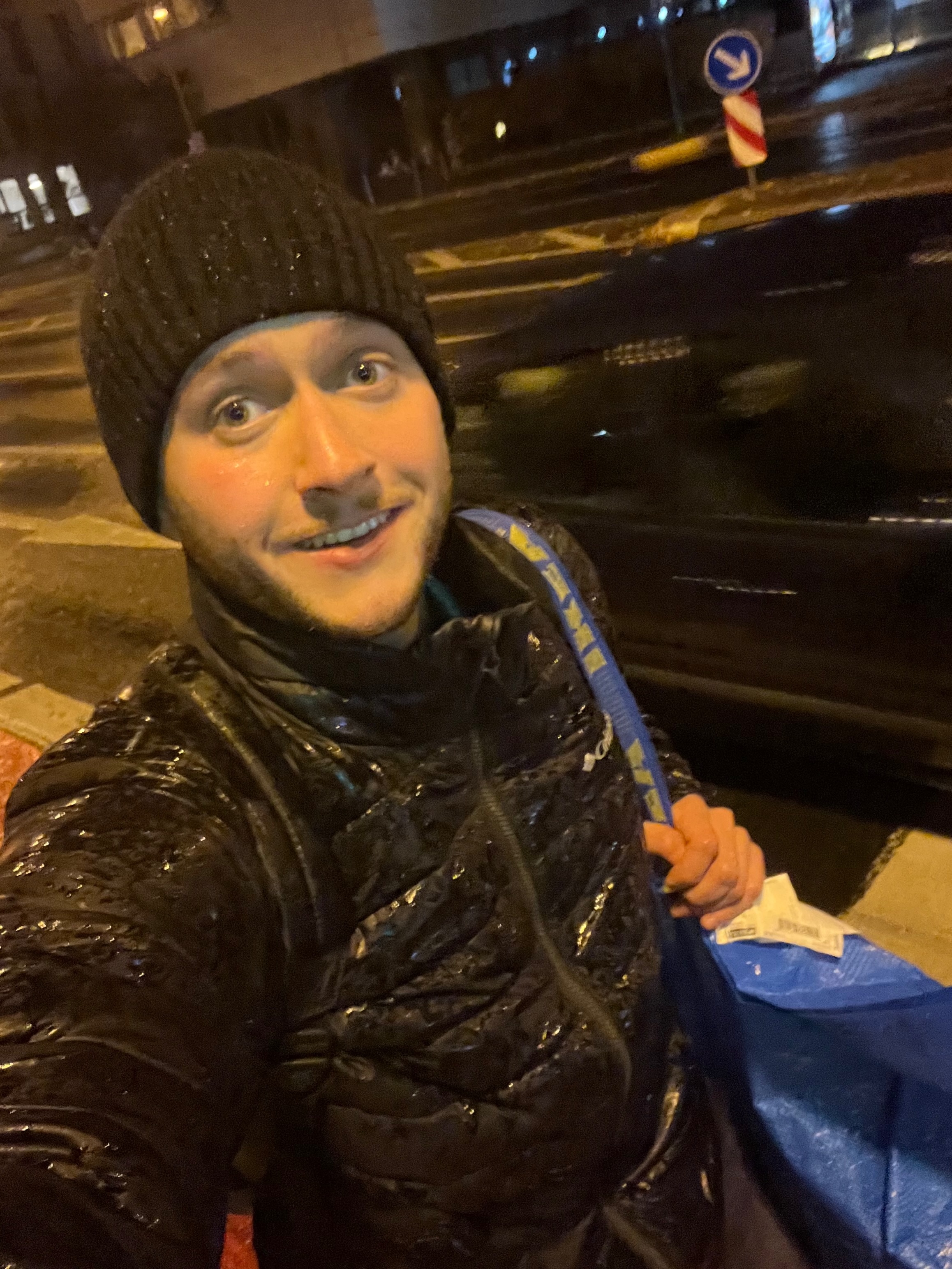 Loading image: the final drive home after session four with all my things in an ikea bag (again xd).